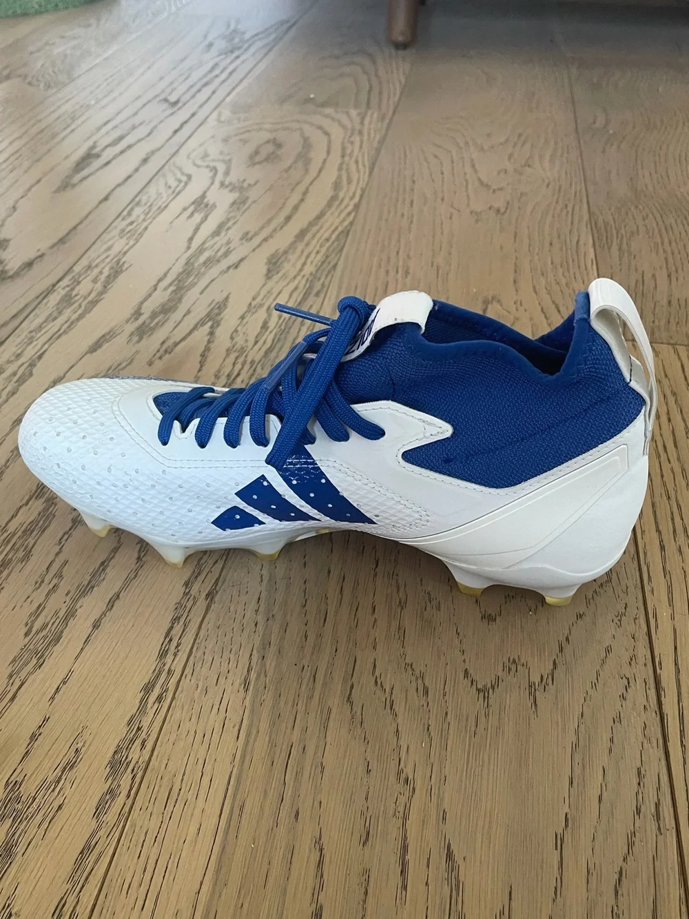 adidas Men’s Adizero Baseball Cleats Blue/White with Mid Ankle Sock, Size 8
